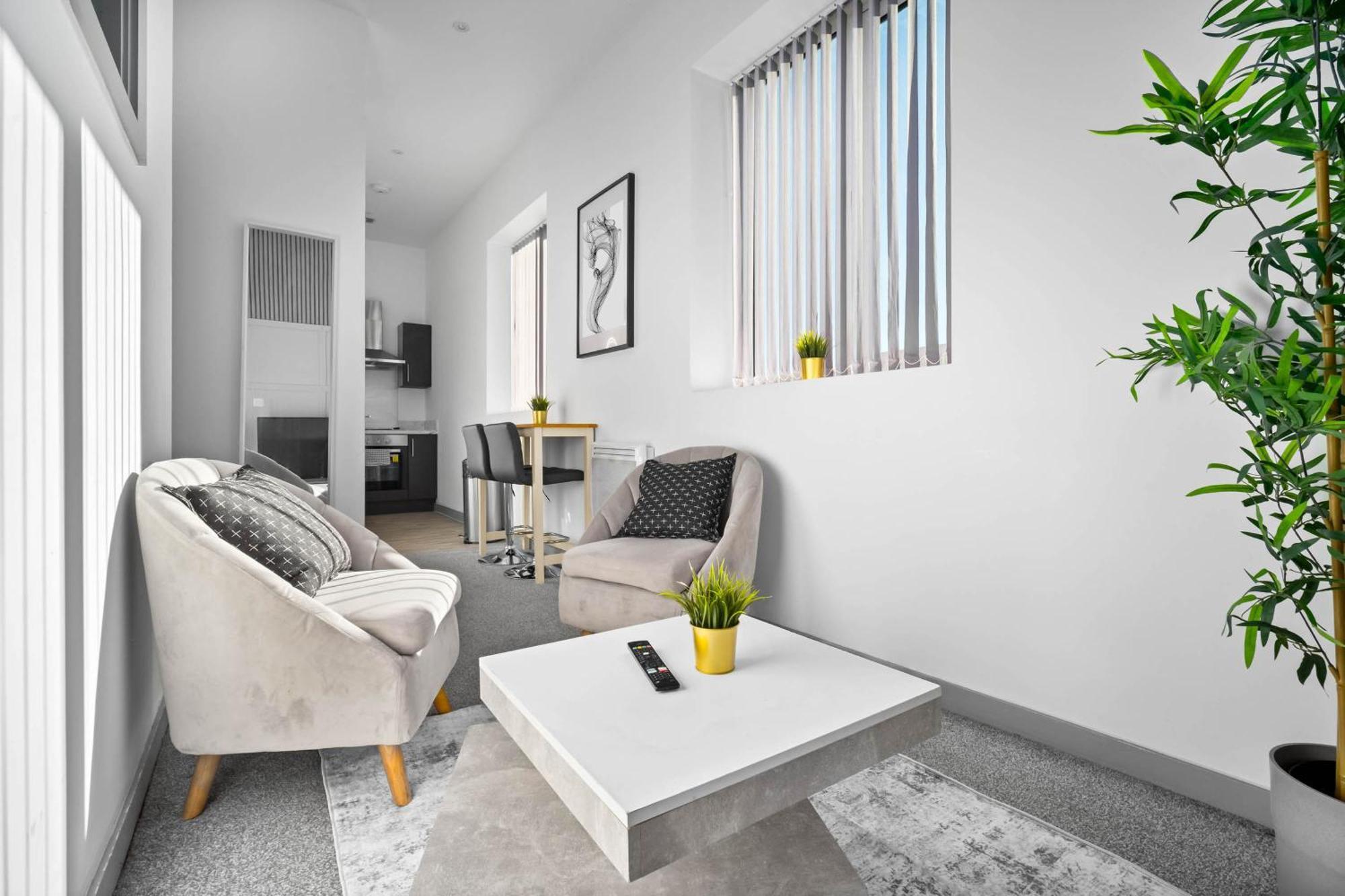 Apartment Budget Friendly - Double Bed - Netflix - Wifi - Off Street Parking - - Rated - Excellent Value - 305o *